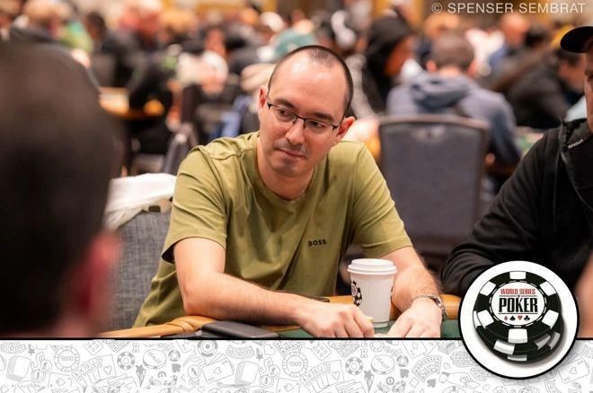 拿着第二坚果长考10分钟，“嘴炮哥” WSOP主赛也不消停