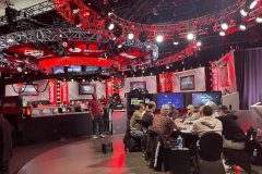 德州锦标赛Day 1尾声，应“拖延”还是“冒险一搏”？