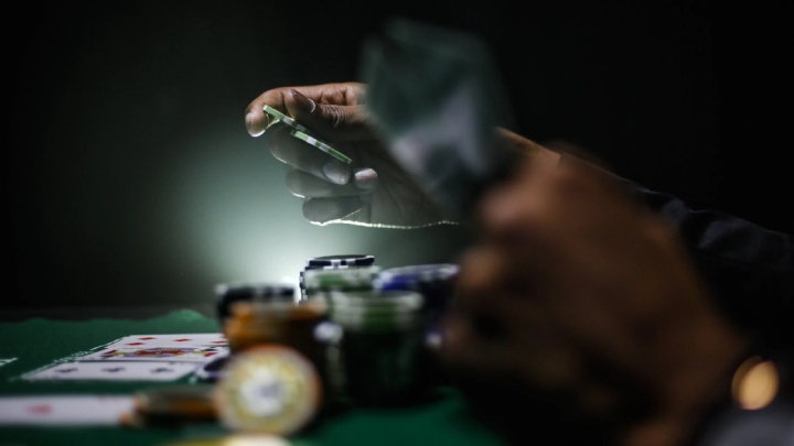 德扑教学：如何根据牌面干湿情况调整C-bet策略