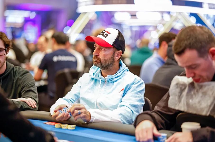 丹牛5小时被淘汰5次,第6次续命后艰难晋级WSOP超级主赛Day2