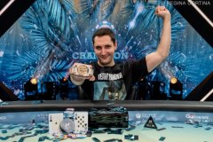 27岁小将夺得2025年WSOP天堂岛超级主赛冠军，奖金1000万美元