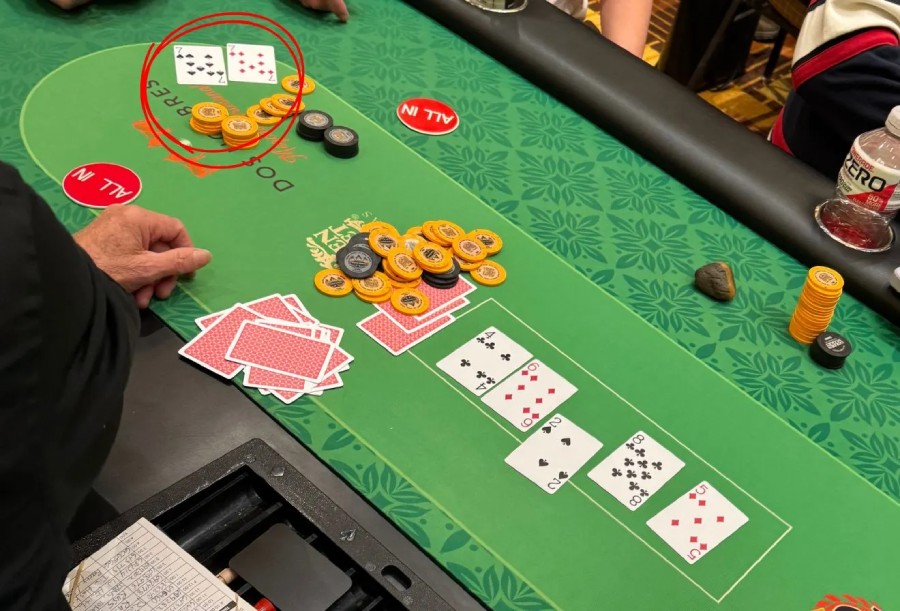 两次拿AA都被同一个人逆转，选手当场情绪失控