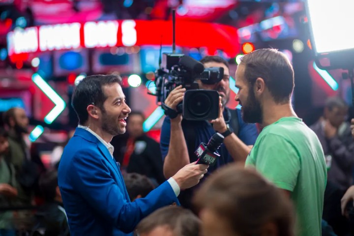 幕后消息称，今年WSOP主赛事及系列赛有望签下全新转播合约