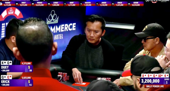 德州比赛选手误弃能平分的牌，其他人该提醒吗？