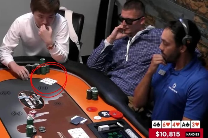 翻牌中四条却被吓到弃牌？这操作把人看傻了