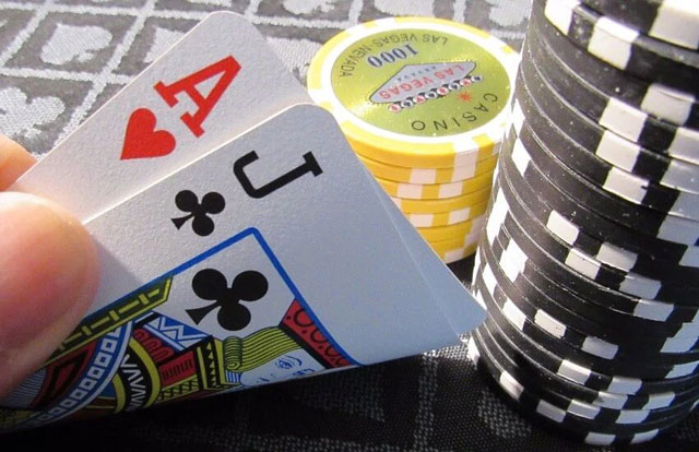 为什么说德州游戏中漏洞越大反而越能盈利？