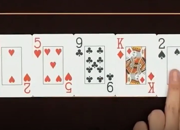 传奇扑克决赛桌翻前弃掉KK，Kristen Foxen操作引热议