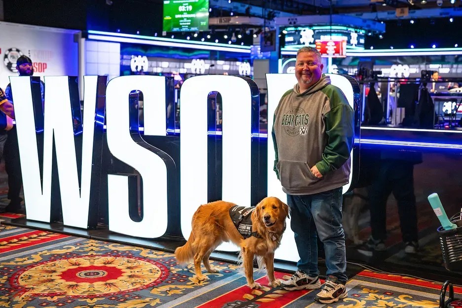1781761076599862.jpg 带着金毛打WSOP?“没有它,我可能会死在牌桌上”