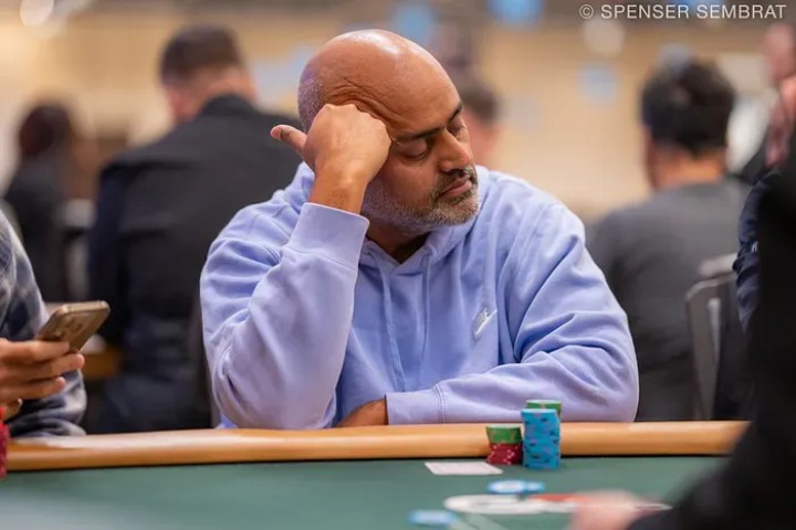 任性老哥WSOP主赛翻倍就“挂机”,竟然顺利晋级Day3?