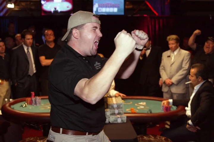 Chris Moneymaker掀起了扑克热潮