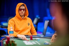 用7高牌全下15%底池诈唬？WSOP超豪赛惊现“神”操作