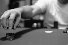 德扑进阶必学的“轻3bet”战术，让你重新掌握主动权