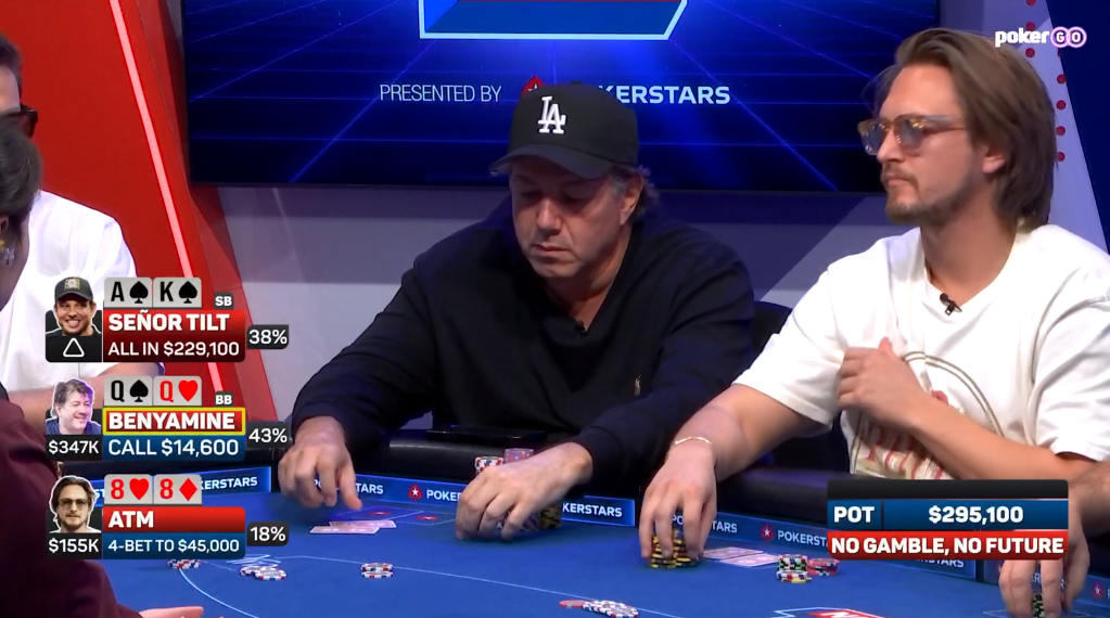 扎心!翻前弃掉QQ后,两轮发牌都翻出Q,痛失42万美金巨池