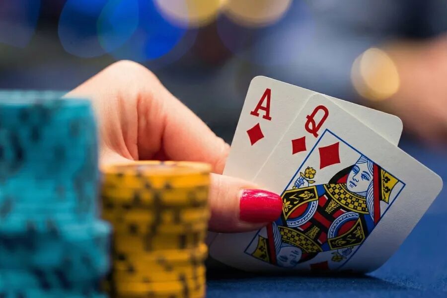 德州对局分析：翻牌圈被加注，你会弃掉顶对顶踢吗？